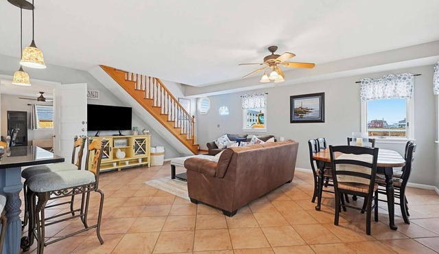 Spacious 5-bedroom WAVES OF HAMPTON I & II Combined in Hampton