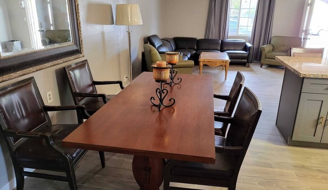 Spacious 6-bedroom house in charming in Antelope Valley