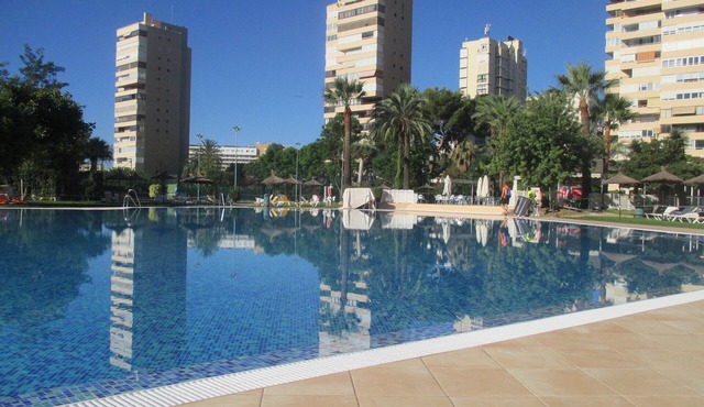 Spacious apartment on the beach, FREE WIFI FIBER, wonderful views, Playamar