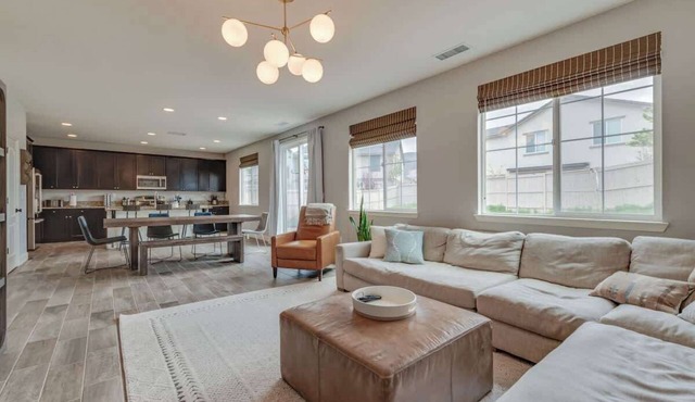 Spacious & Comfy ~ 5★ Location ~ ♛Royal Beds ~ 4BR