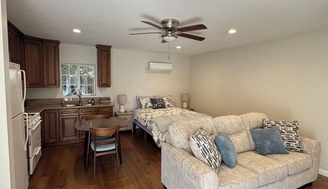 Spacious, Comfy and Charming Studio in Granada Hills, LA