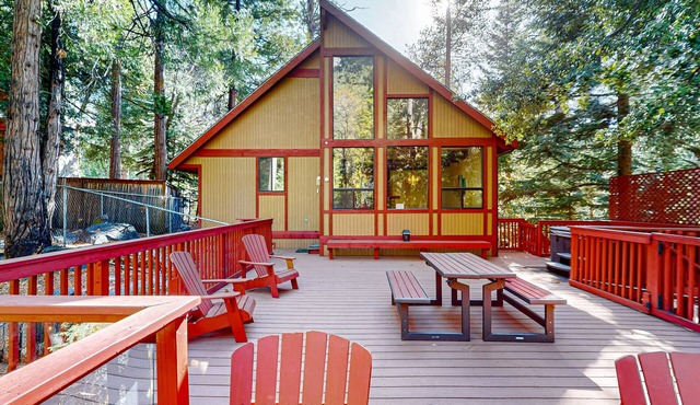 Spacious dog-friendly cabin with creek & mountain views