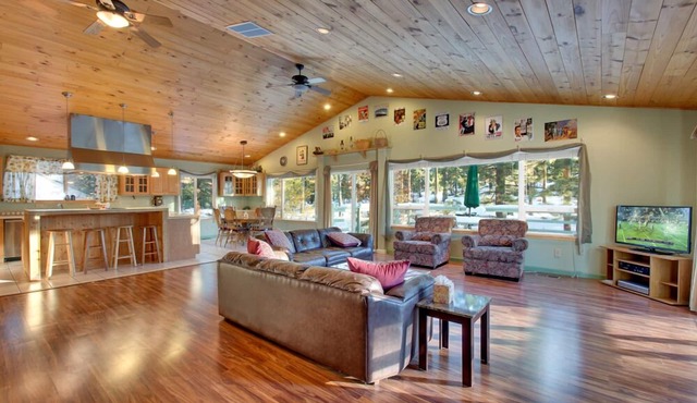 Spacious Escape, Game Room, Deck, Views, Sleeps 10