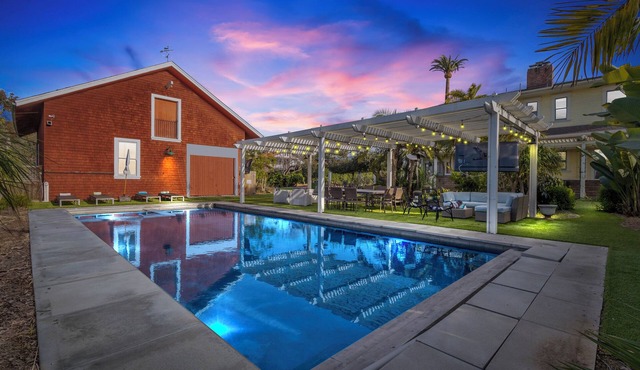 Spacious Historic Estate Pool, Spa & Lush Private Grounds
