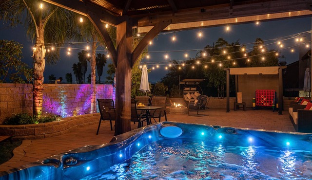 Spacious Home 7mi to Beach, King Bed, Spa, Firepit, Games, Perfect for Groups