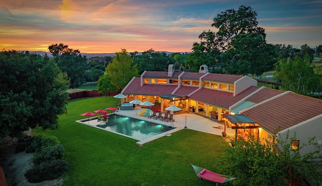 Spacious home, Sleeps 12, Spa, Pool, EV, Stunning!