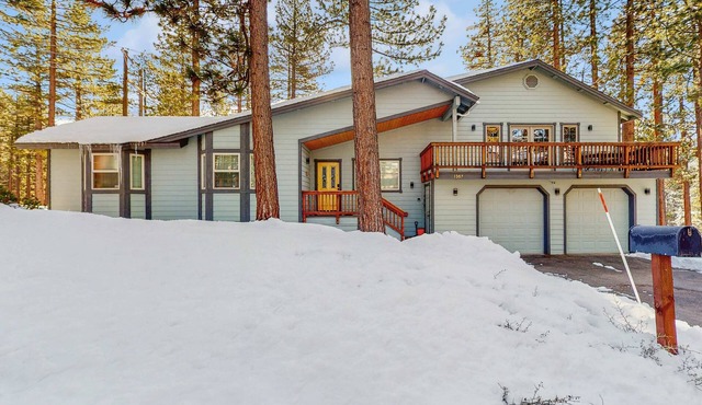 Spacious home with a pool table close to golf, skiing, hiking & biking