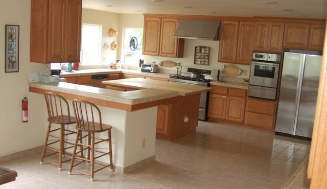Spacious House with Breathtaking Panoramic Views and Private River Access in Three Rivers