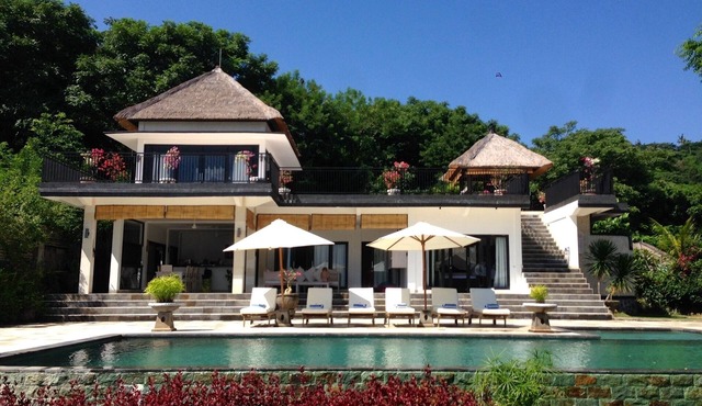 Spacious Luxurious Villa With Amazing Views on the Hills and the Sea