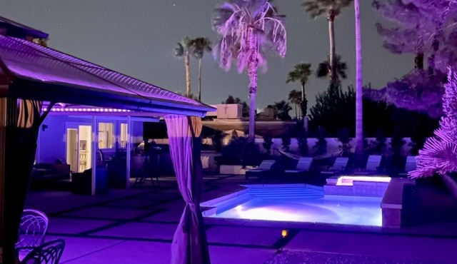 Spacious modern 3BR Saltwater Pool & Hot Tub, BBQ