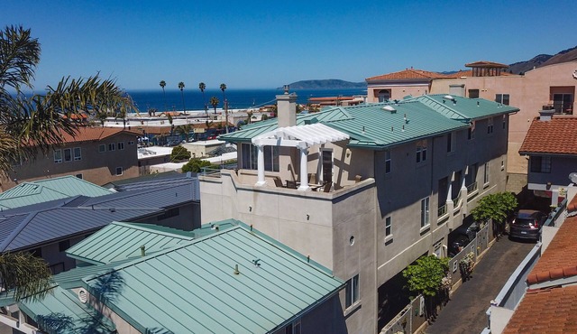 Spacious & Modern Downtown Pismo Beach Townhouse