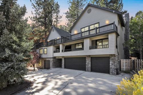 Spacious Mountain Getaway Game Room & Gazebo