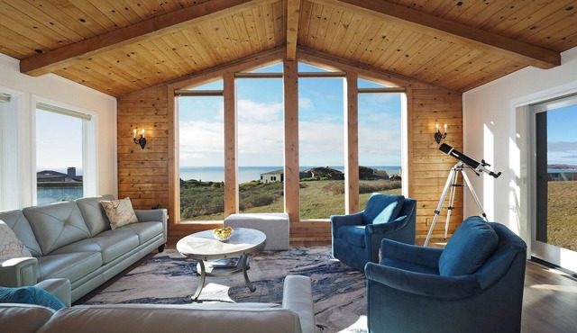 Spacious * Ocean View * Walking Trail to Beach * Hot Tub