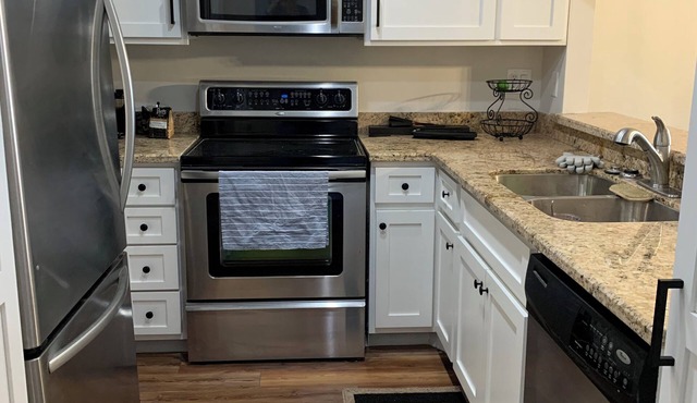 Spacious one bedroom apartment with WiFi & AC in a quiet & safe part of Gilroy.