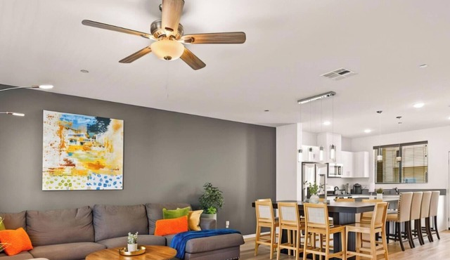 Spacious Stay w/Kings, Office, EV, Gym & Pool