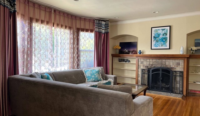 Spacious Sunny Two Bedroom+office Mediterranean Top Floor House
