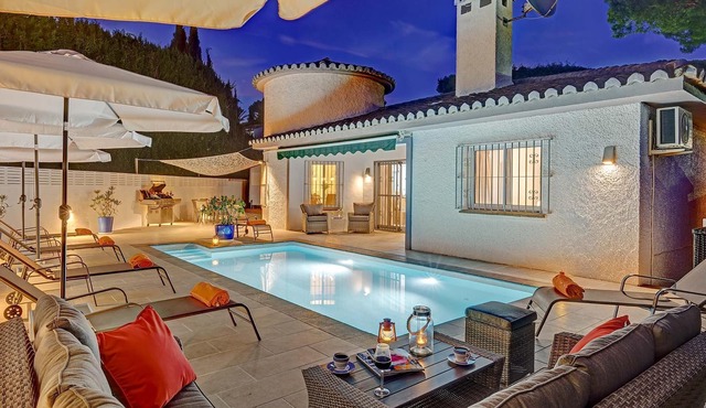 Spacious villa with private pool and free Wifi