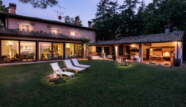 Splendid Villa Monte Quercione in Emilia-Romagna
