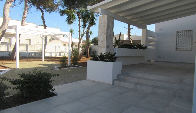 SPLENDID VILLA WITH PINETA A FEW METERS FROM THE SEA in Torre Lapillo