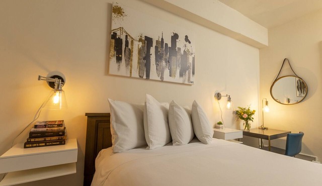 Standard Queen Room with Ensuite Bathroom