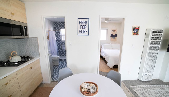 Stay in the charming SilverStrand neighborhood, 2 min walk to the sand-dogs ok!