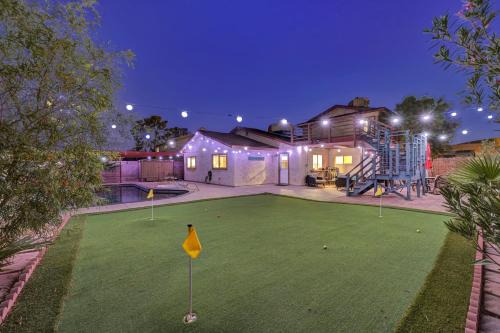 Strip-side Villa, 6 Beds, Pool, Mini Golf, Karaoke