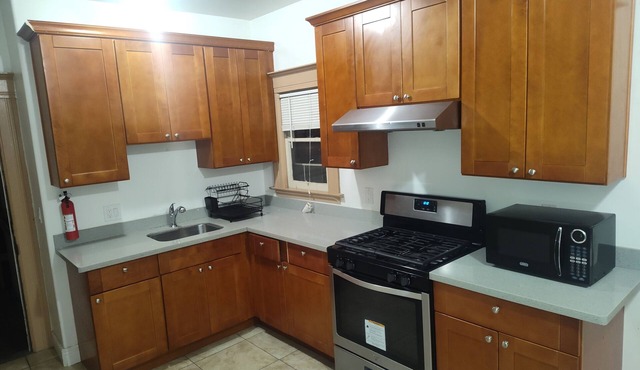 Student Housing 6-bedroom Full Unit 1 block from UC Berkeley Southside in Berkeley