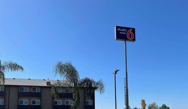 Studio 6 Suites Delano, CA