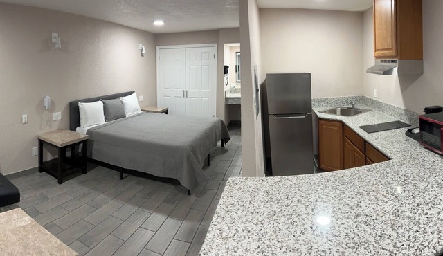 Studio Apartment - King Bed