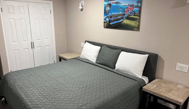 Studio Apartment - King Bed