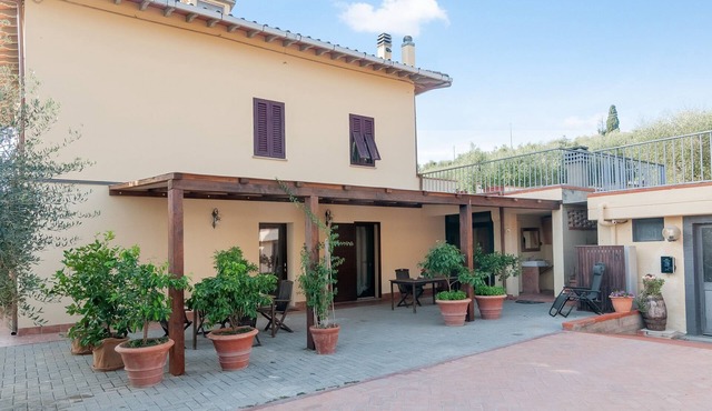 Studio 'Il Piccolo Borgo - Con Vista' with Shared Pool, Wi-Fi and Air Conditioning in Certaldo