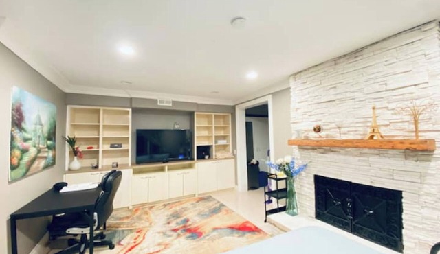 Studio with the View of the Pool & Spa in Riverside