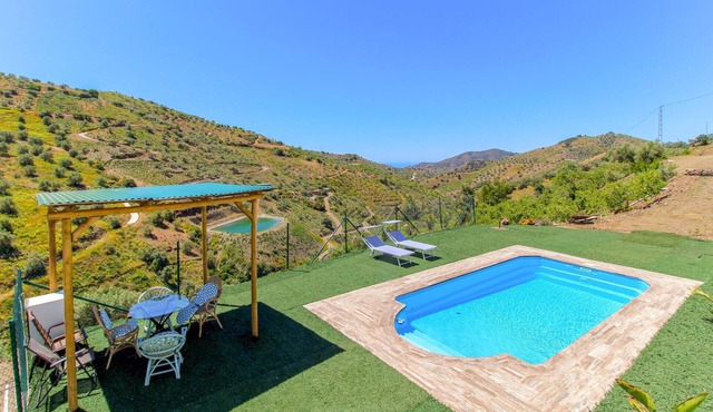 Stunning home in Canillas de Albaidas
