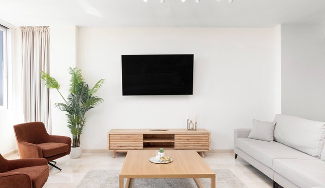 Stunning Marina Seaview Penthouse with 4 bedrooms, WiFi, AC, and parking
