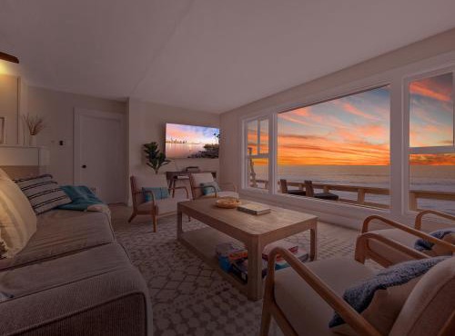 Stunning Oceanfront Villa - Massive Patio, Hot Tub, Parking, Pet Friendly & Views!