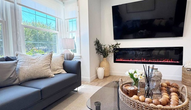 Stylish 3BR/3BA Oasis Near Century City - FH1