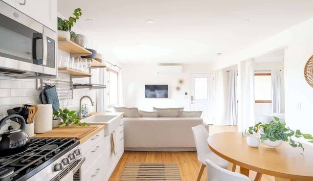 Stylish Boho Studio | Walk to Cafes | Outdoor Living