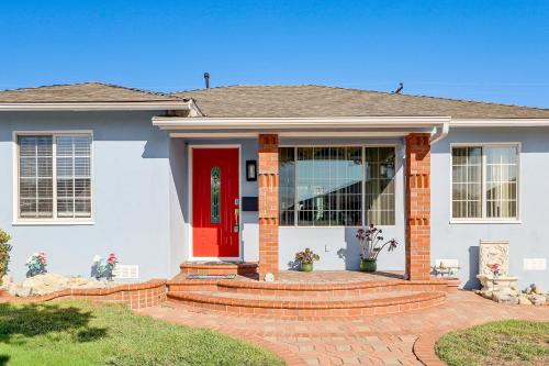 Stylish Home Near SoFi Stadium, LAX & Long Beach
