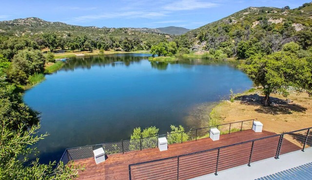 Stylish Lakefront -Backyard Fishing -near Julian