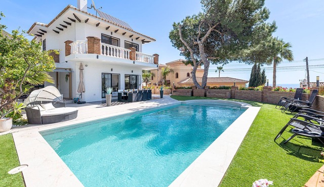Stylish Villa in Benalmadena for 10 people