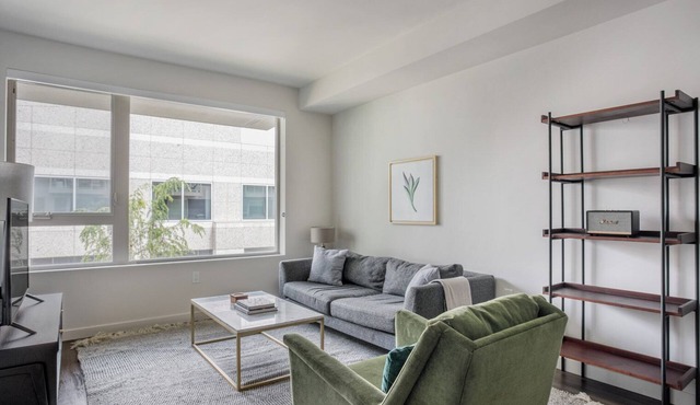 Stylish West LA 1BR w/Pool, Gym & BBQ, nr Restaurants, by Blueground