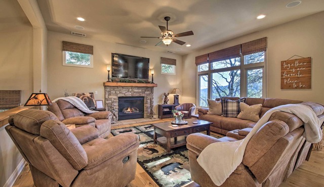 ‘Sugar Bear Lodge’ w/Game Room - 5 Mi to Village!