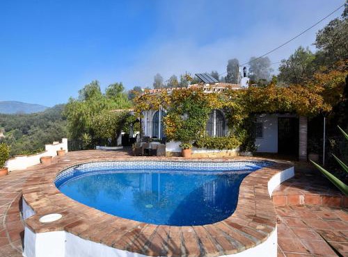 Sun-Soaked Villa with Blue Waters