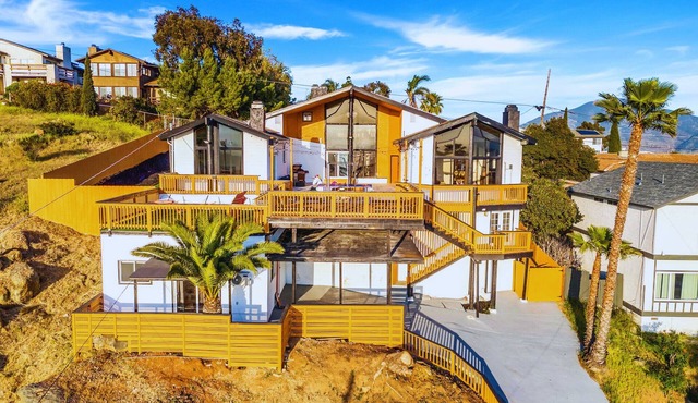 Sunset Oasis Pool Home + Stunning San Diego Views + Pool Table + Ping Pong Table