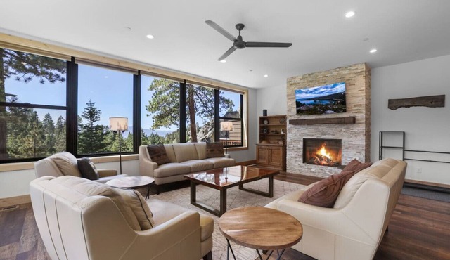 Superb Ski Haus | Near Heavenly & Views | Sleeps 8