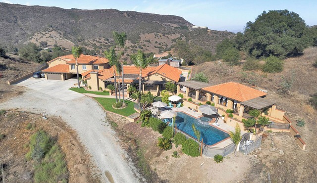 Temecula Scenic Estate with Pool, Jacuzzi, Pickleball, Putting Green