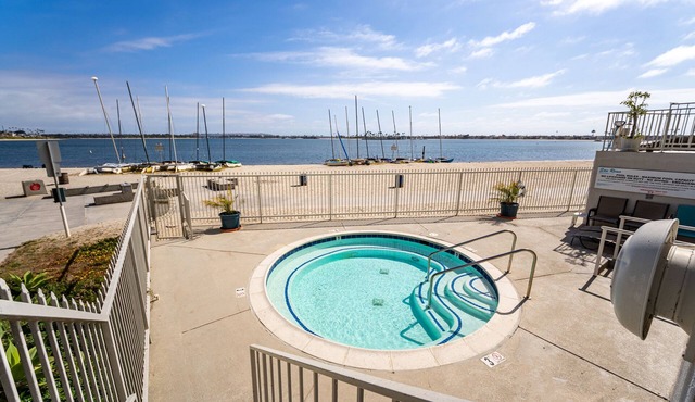 The Boho Beachfront Pet-Friendly Palace w/AC 2.0
