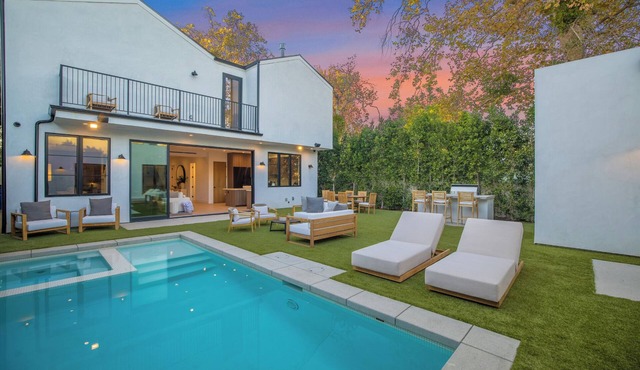The Camellia House - Modern Luxury Oasis in Prime Colfax Meadows