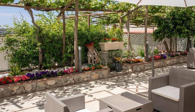 The Courtyard/2-Bedroom House