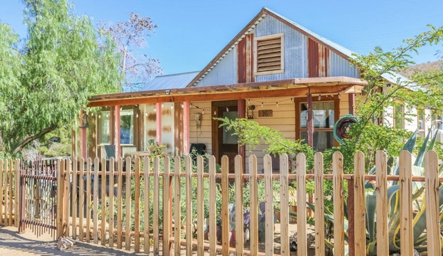 The General - Historical Burcham house in Randsburg